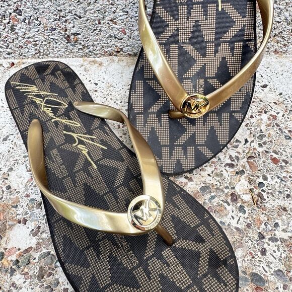Michael Kors Jet Set Signature Flip Flops Brown/Gold Logo Rubber Sole Size 10M - Picture 2 of 9